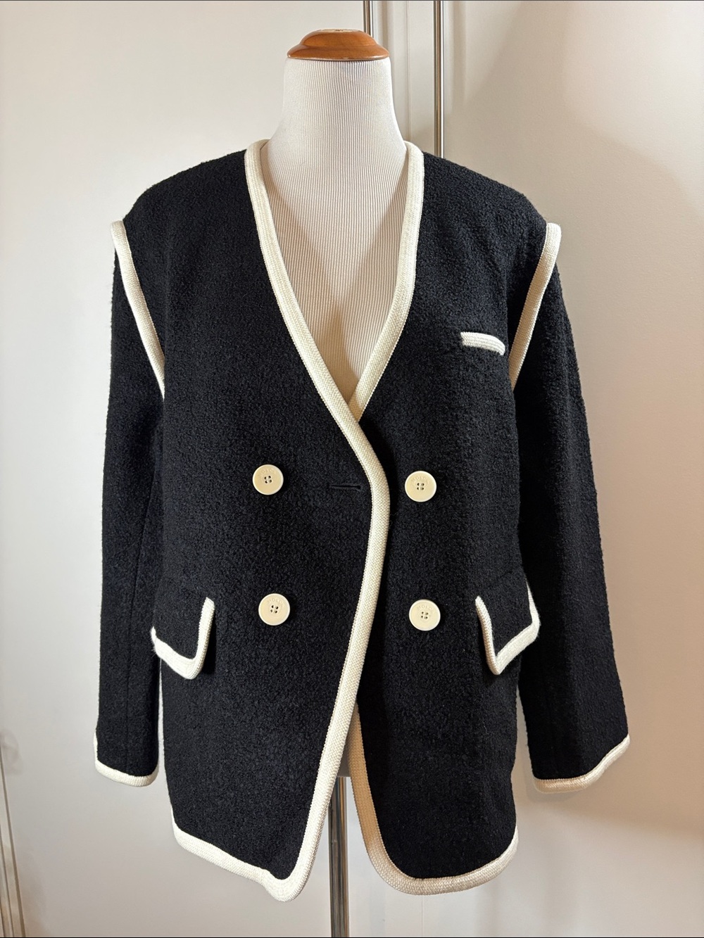 MO&Co Black & Ivory Contrast-Trim Double-Breasted Bouclé Jacket - Picture 3 of 10